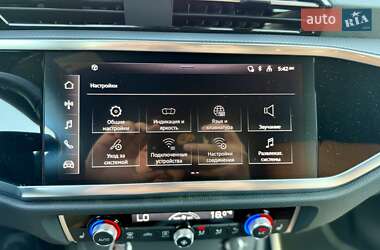 Внедорожник / Кроссовер Audi Q3 2023 в 