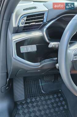 Внедорожник / Кроссовер Audi Q3 2023 в 