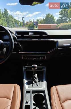 Внедорожник / Кроссовер Audi Q3 2023 в 