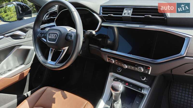 Внедорожник / Кроссовер Audi Q3 2023 в Тернополе
