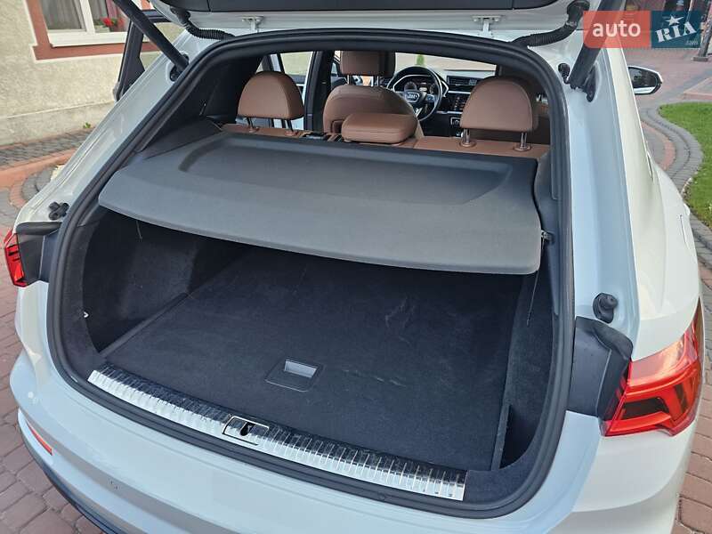 Позашляховик / Кросовер Audi Q3 2021 в Тернополі