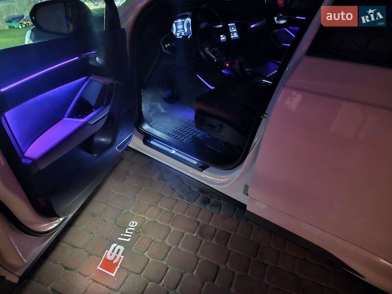 Позашляховик / Кросовер Audi Q3 2021 в Тернополі
