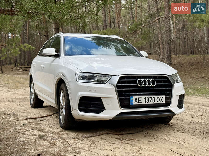 Внедорожник / Кроссовер Audi Q3 2015 в Днепре