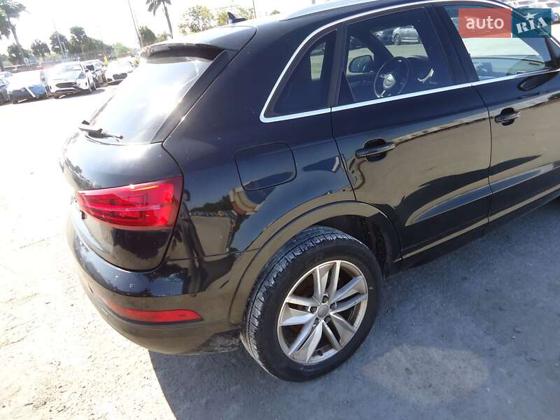 Внедорожник / Кроссовер Audi Q3 2016 в Львове