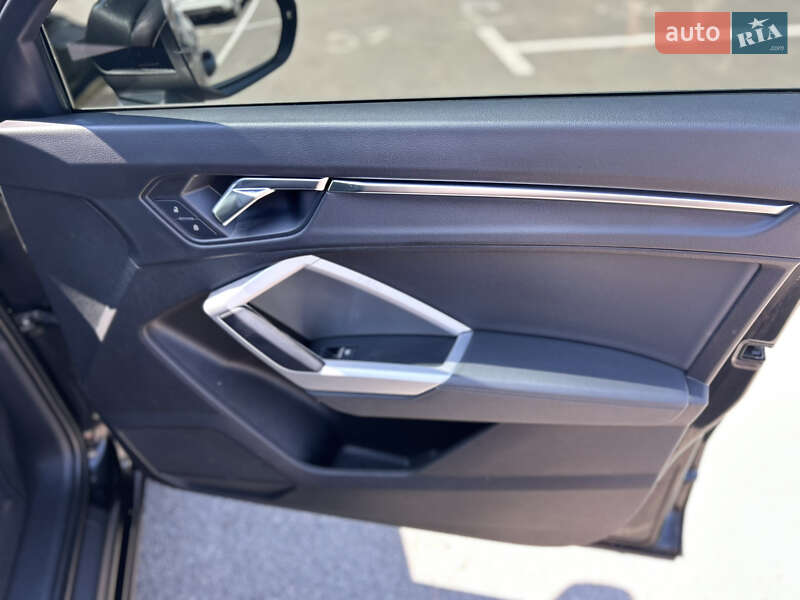 Позашляховик / Кросовер Audi Q3 2019 в Києві