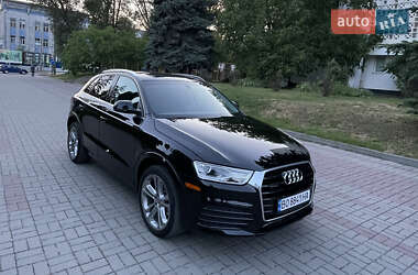Позашляховик / Кросовер Audi Q3 2018 в 