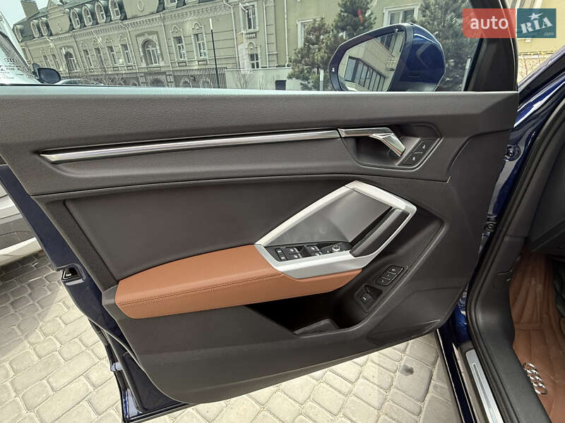 Позашляховик / Кросовер Audi Q3 2021 в Києві