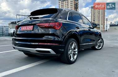 Внедорожник / Кроссовер Audi Q3 2021 в 