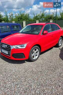 Позашляховик / Кросовер Audi Q3 2017 в 