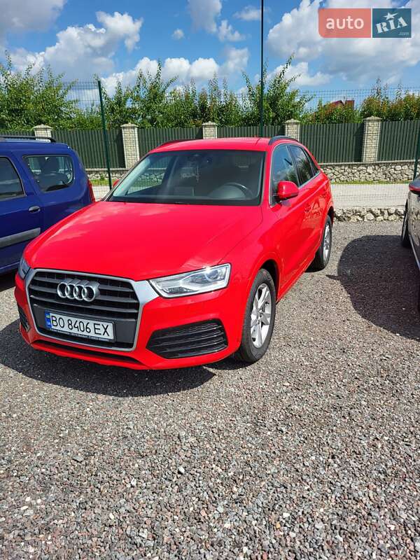 Позашляховик / Кросовер Audi Q3 2017 в 