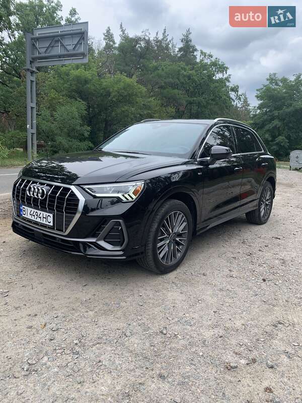 Внедорожник / Кроссовер Audi Q3 2022 в 