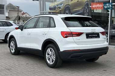 Позашляховик / Кросовер Audi Q3 2021 в 