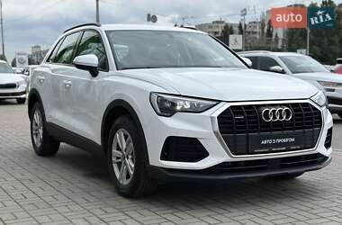 Позашляховик / Кросовер Audi Q3 2021 в 