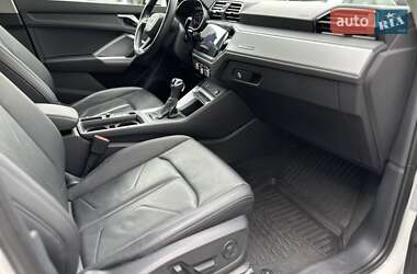 Позашляховик / Кросовер Audi Q3 2021 в 