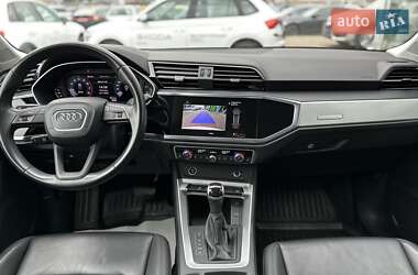 Позашляховик / Кросовер Audi Q3 2021 в 