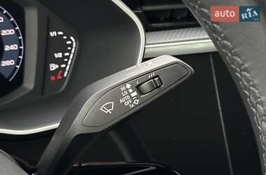 Позашляховик / Кросовер Audi Q3 2021 в 