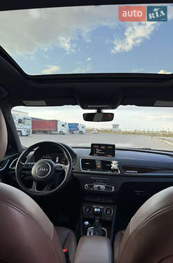 Внедорожник / Кроссовер Audi Q3 2016 в 