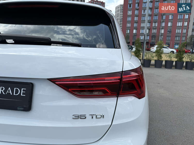 Позашляховик / Кросовер Audi Q3 2020 в Києві
