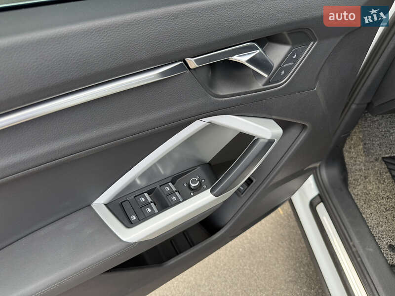 Позашляховик / Кросовер Audi Q3 2020 в Києві