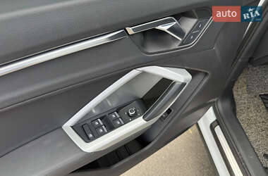 Позашляховик / Кросовер Audi Q3 2020 в 
