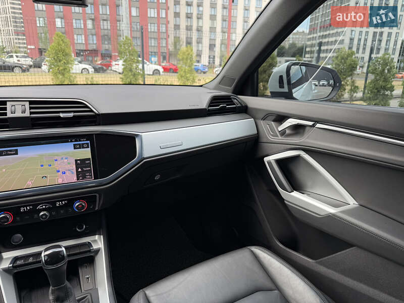 Позашляховик / Кросовер Audi Q3 2020 в Києві