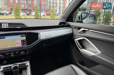 Позашляховик / Кросовер Audi Q3 2020 в 