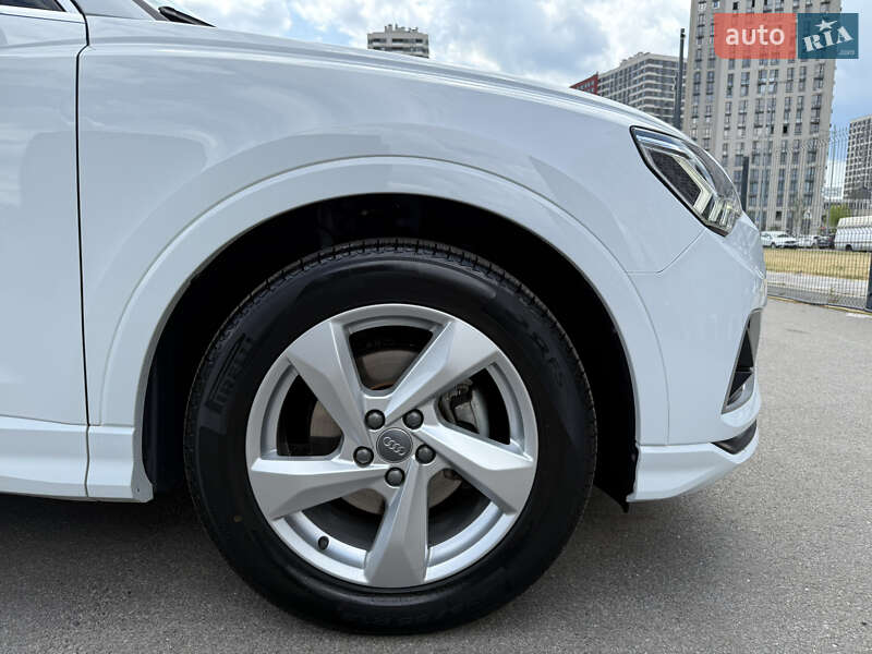 Позашляховик / Кросовер Audi Q3 2020 в Києві