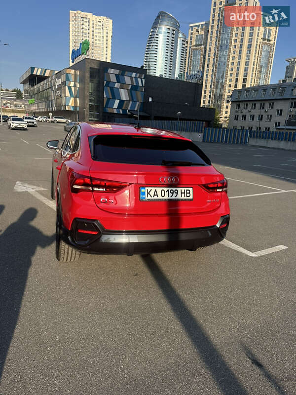 Позашляховик / Кросовер Audi Q3 2021 в Києві