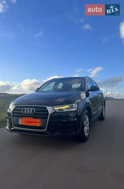 Внедорожник / Кроссовер Audi Q3 2017 в 