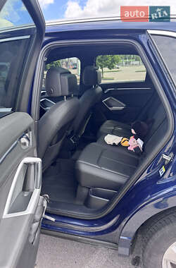 Внедорожник / Кроссовер Audi Q3 2020 в 