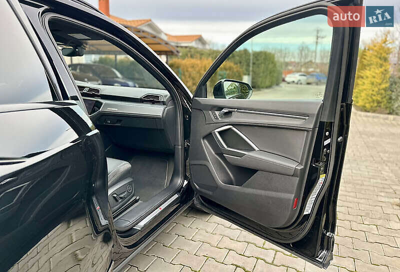 Внедорожник / Кроссовер Audi Q3 2020 в Киеве