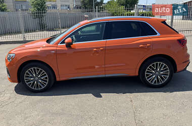 Внедорожник / Кроссовер Audi Q3 2019 в 