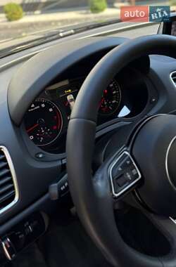 Внедорожник / Кроссовер Audi Q3 2016 в 