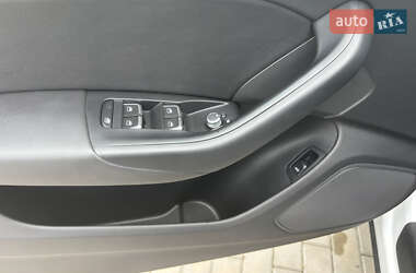 Внедорожник / Кроссовер Audi Q3 2015 в 