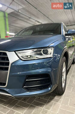 Позашляховик / Кросовер Audi Q3 2015 в 