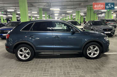 Позашляховик / Кросовер Audi Q3 2015 в 