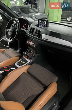 Позашляховик / Кросовер Audi Q3 2015 в 