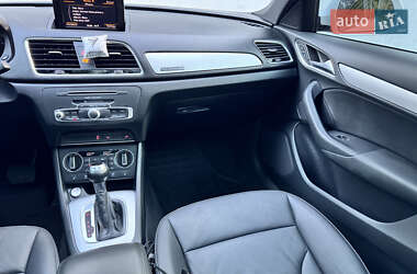 Позашляховик / Кросовер Audi Q3 2016 в 