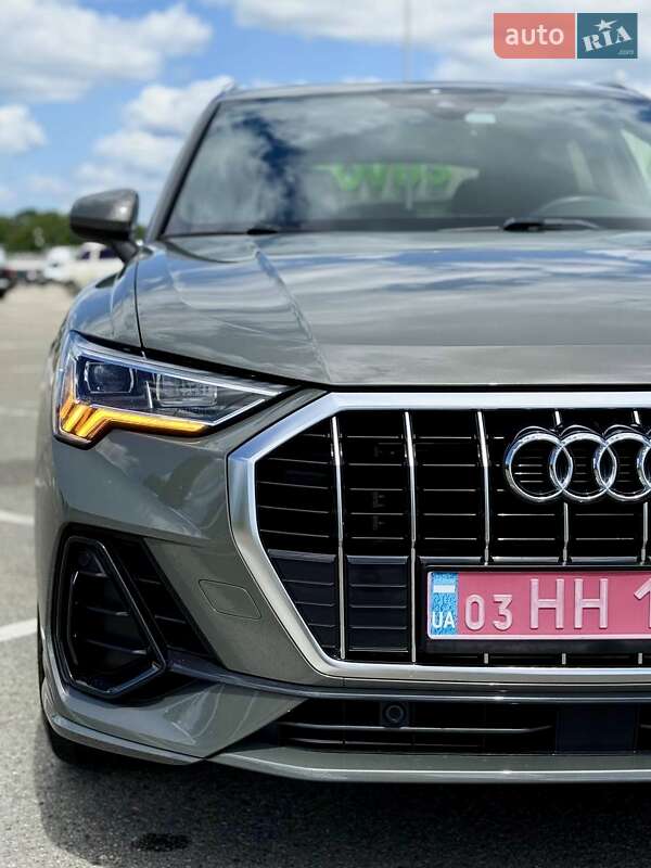 Позашляховик / Кросовер Audi Q3 2019 в 
