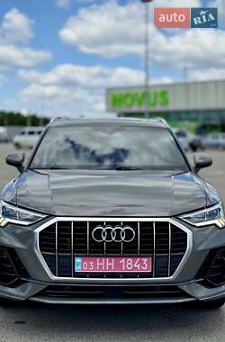 Позашляховик / Кросовер Audi Q3 2019 в 