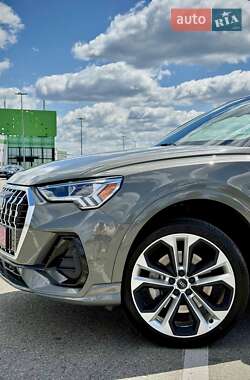 Позашляховик / Кросовер Audi Q3 2019 в 