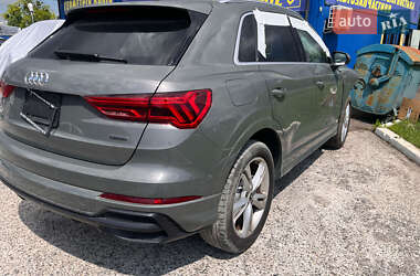 Внедорожник / Кроссовер Audi Q3 2021 в 