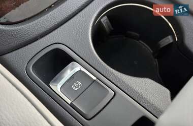 Внедорожник / Кроссовер Audi Q3 2015 в 