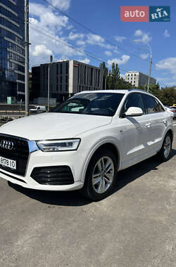 Внедорожник / Кроссовер Audi Q3 2017 в Киеве