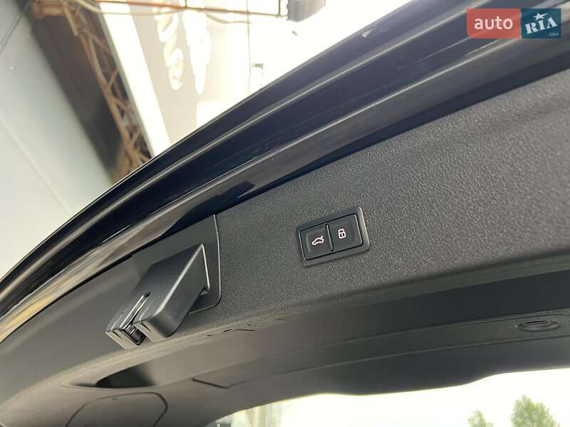 Внедорожник / Кроссовер Audi Q3 2016 в Киеве