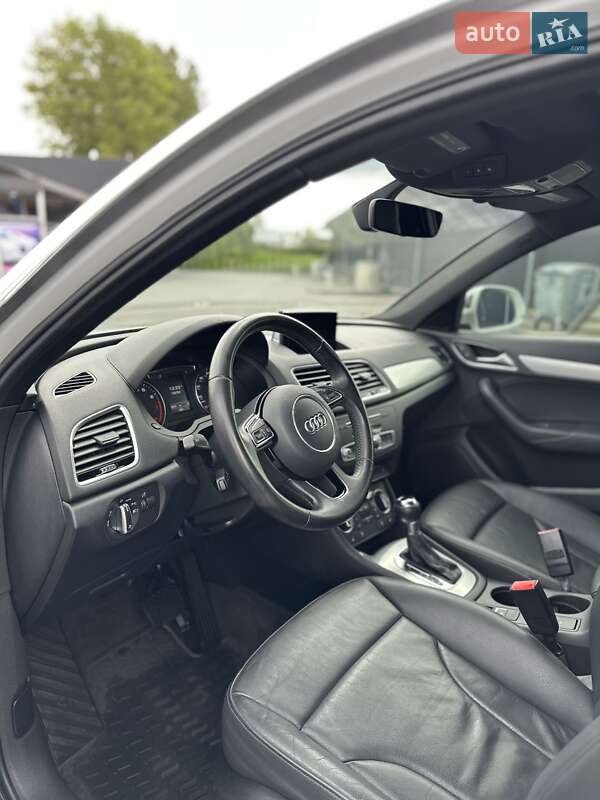 Внедорожник / Кроссовер Audi Q3 2016 в 