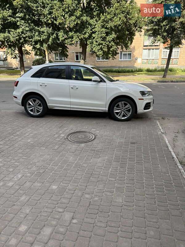Внедорожник / Кроссовер Audi Q3 2017 в Лубнах