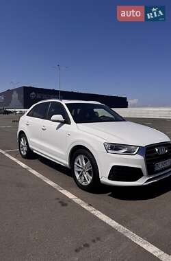 Внедорожник / Кроссовер Audi Q3 2017 в 