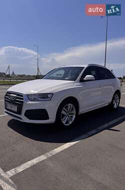 Внедорожник / Кроссовер Audi Q3 2017 в 