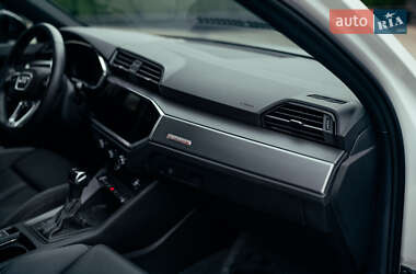 Внедорожник / Кроссовер Audi Q3 2022 в 